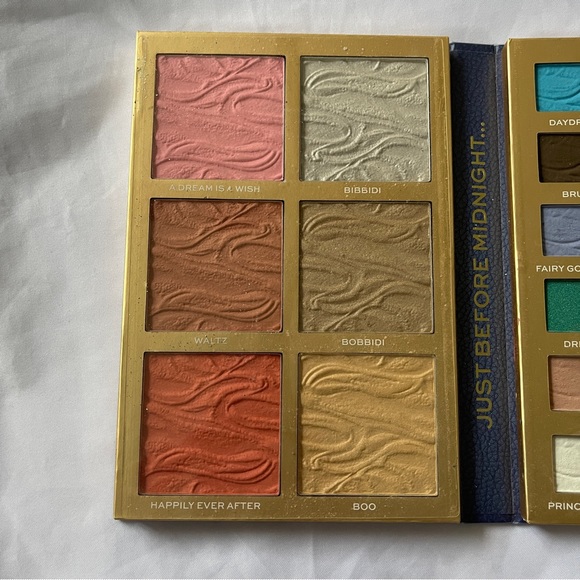 Revolution Beauty Disney Princess Cinderella Palette1 - Picture 4 of 5